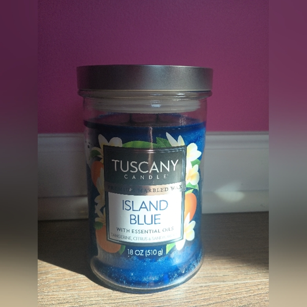 🕯️ Tuscany Candle Tropical Island Blue Candle NWT! - Picture 2 of 5